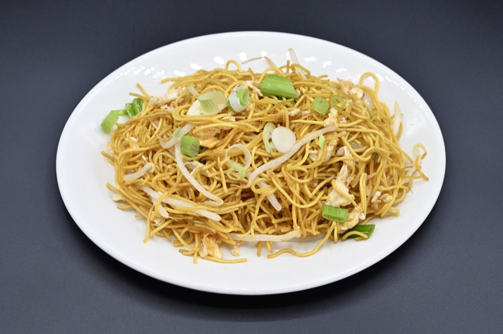 Stir-fried Yellow Egg Noodles with Bean Sprouts
